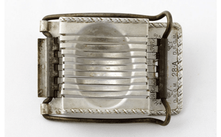 Eierteiler aus Metall mit der Bezeichnung "Harras-Orginal-Eierteiler" wurde 1909 in Lichtenberg erfunden und ist heute in fast jeder Küche zu Hause.